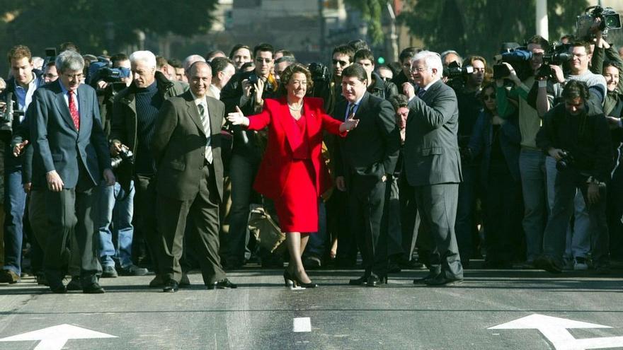 Rita Barberá, en la inauguración del Puente de las Flores en 2002.