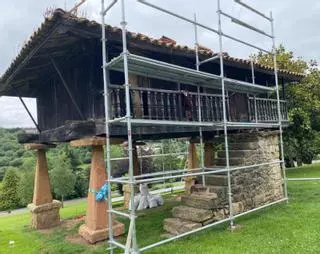 Reteyen y llimpien la emblemática panera del parque d'Iviernu d'Uviéu
