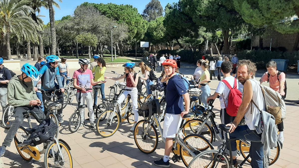 El día salió radiante y los alumnos y profesores austriacos descubrieron en bicicleta València