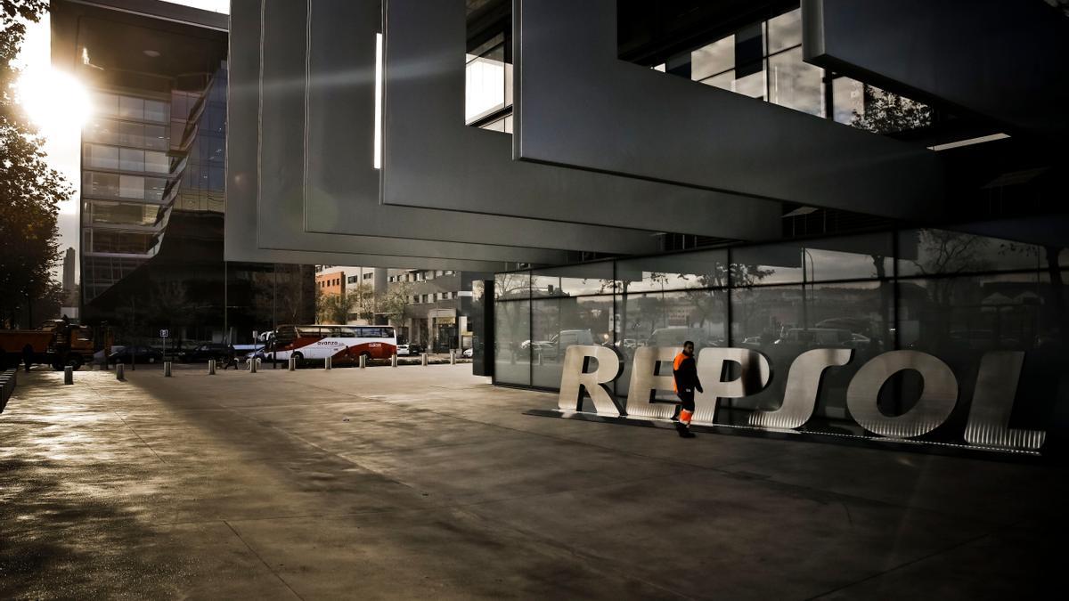 Repsol gana 1.939 millones frente a las pérdidas de 2020 por el alza de las materias primas
