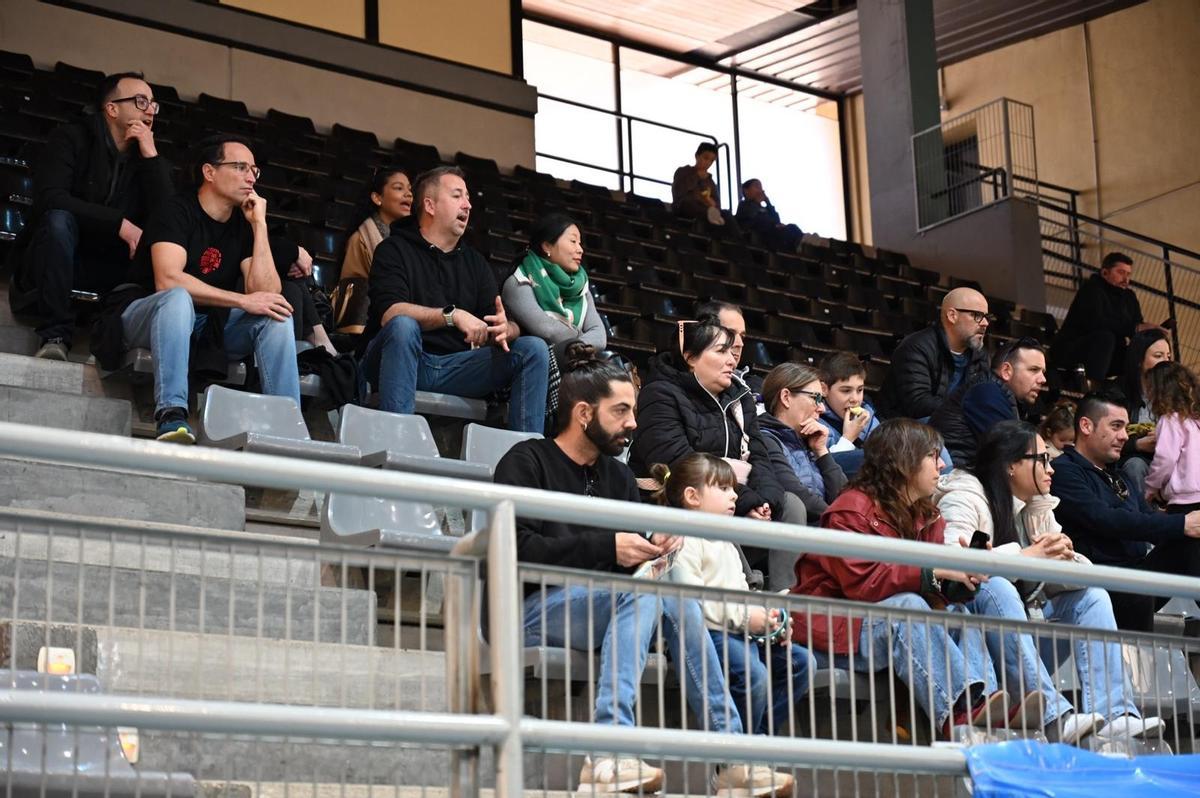 La iniciativa solidaria “Canastas Contra el Cáncer Infantil” de El Campello, en imágenes