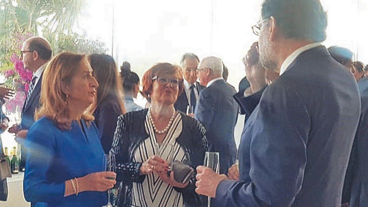 Ana Pastor, Mariano Rajoy y otros invitados en la gala celebrada antes de la pandemia. |   //  M.M.