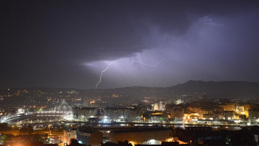 La tormenta centelleó sobre Pontevedra