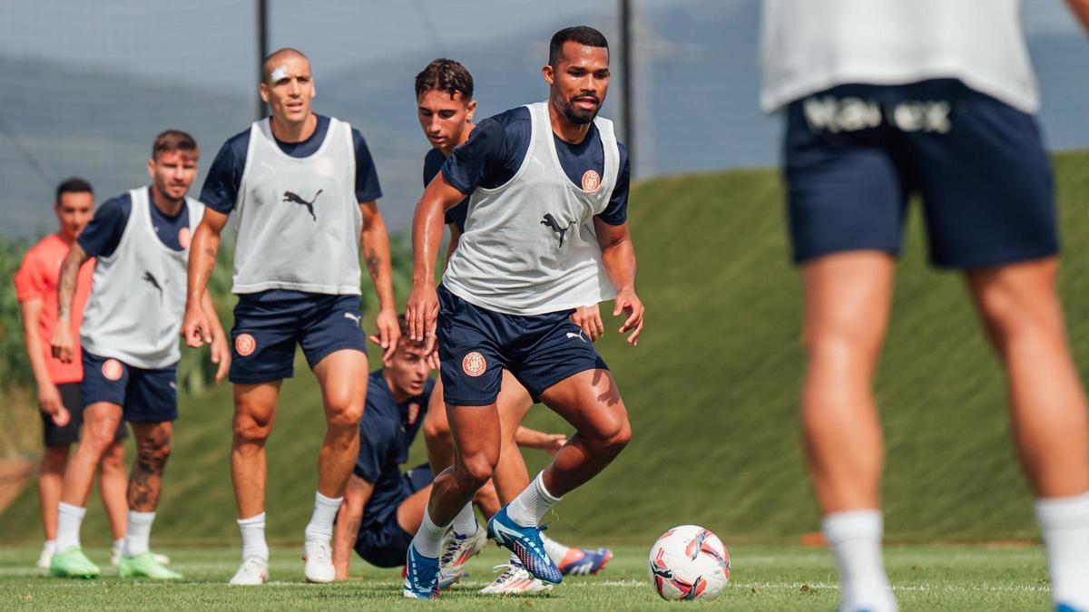 Yangel Herrera, en primer término, durante el entrenamiento de este miércoles.