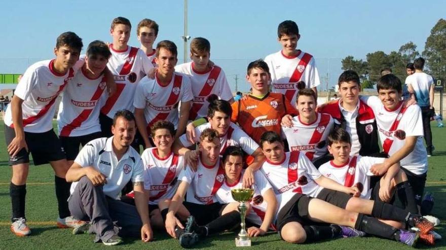 Formación del equipo cadete del Silleda que venció en el torneo disputado en Outeiriño.