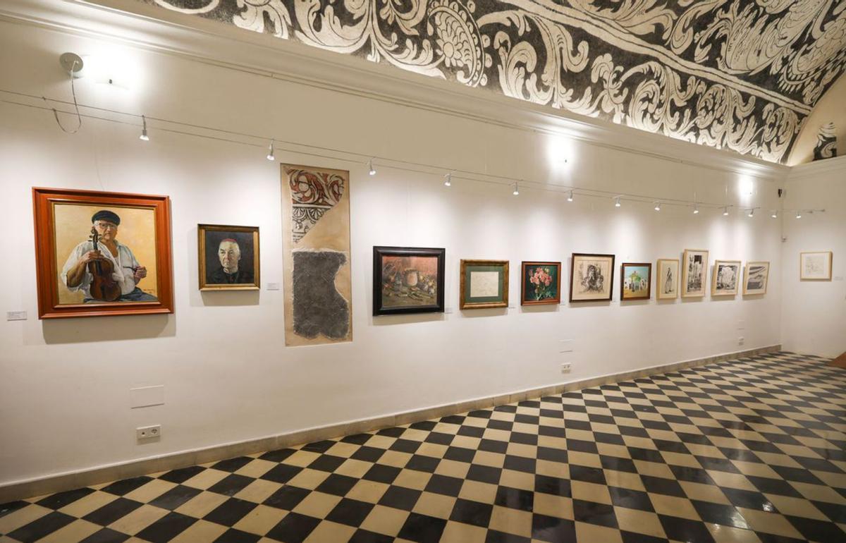 Las obras, la mayoría procedentes de donaciones, se pueden ver en en sala capitular. |  | M .SASTRE