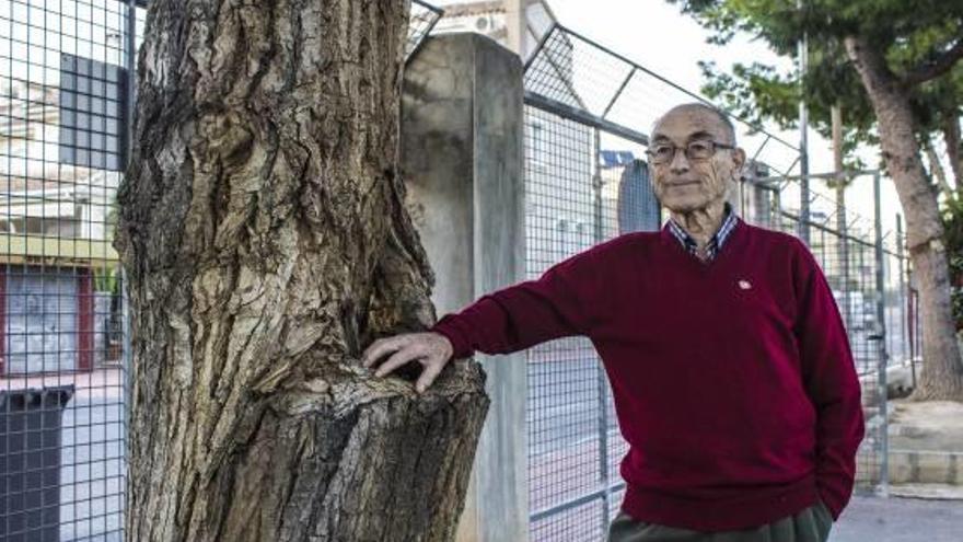 Valentín García  «Montamos un albergue en el colegio para los evacuados»