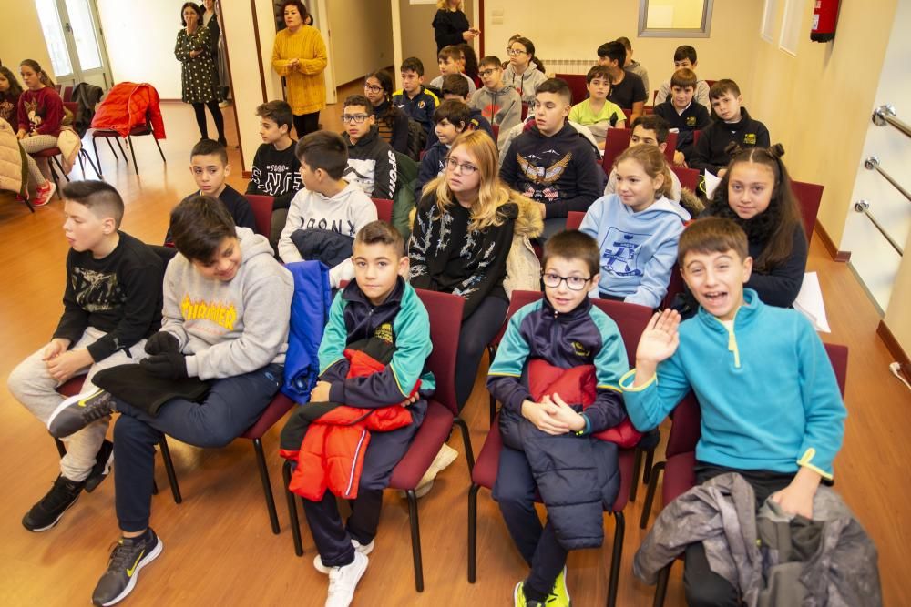 Estudiantes de Sada piden retrasar el encendido navideño para ahorrar energía.