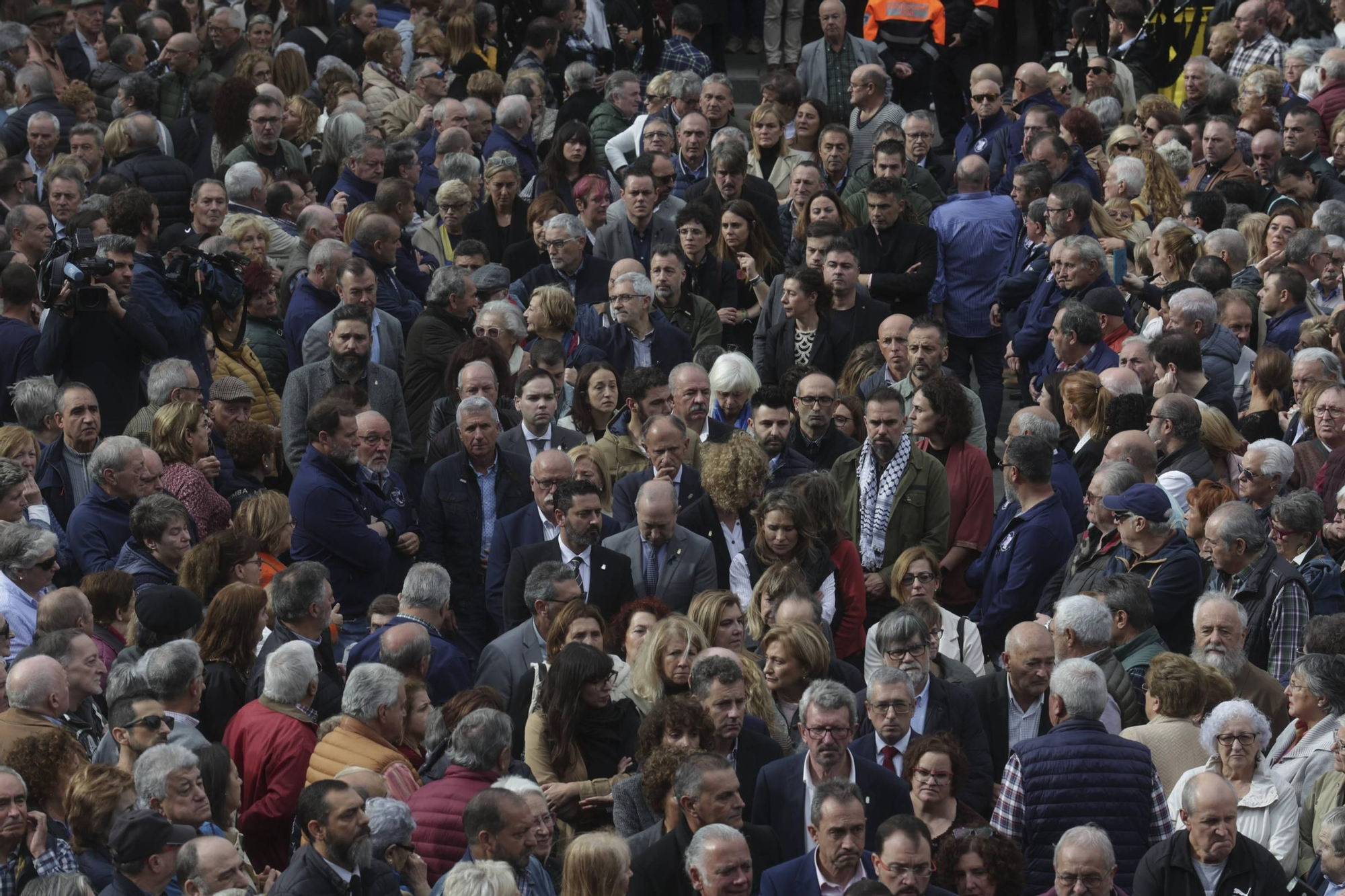 EN IMÁGENES: Mieres se echa a la calle para despedir a su Alcalde, Aníbal Vázquez