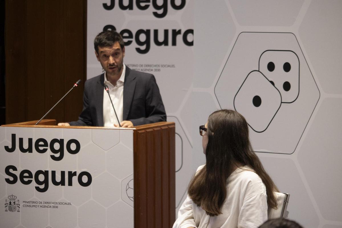 Bustinduy, en el acto en el que ha anunciado que las webs de apuestas deberán incorporar mensajes de advertencia.