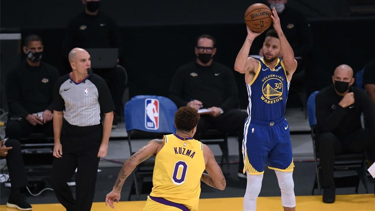 Curry encabezó la victoria de los Warriors