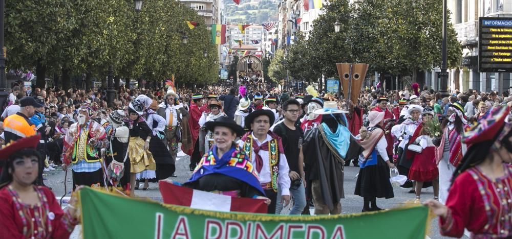 Oviedo celebra el desfile del Día de América en Asturias