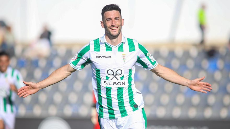 Carlos Albarrán celebra un gol con el Córdoba CF durante el presente curso.