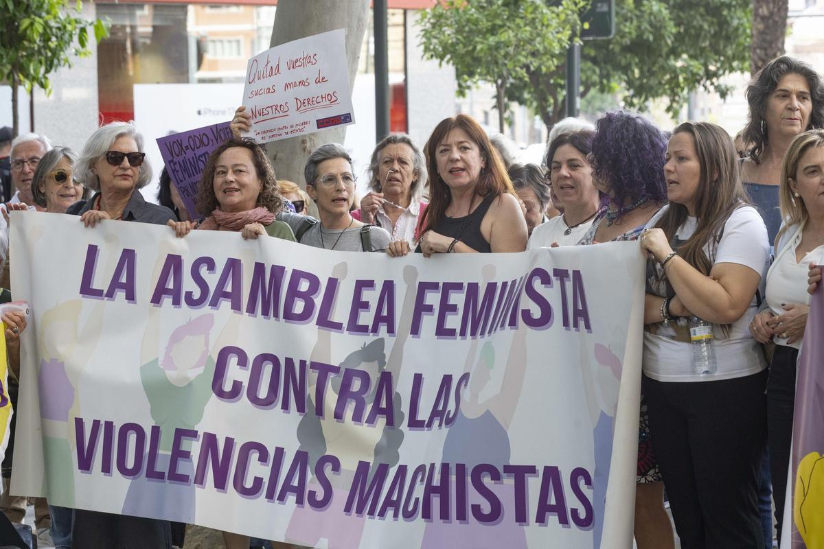 Concentración en Murcia contra Antonio Martínez Nieto, diputado de Vox, por sus palabras sobre el aborto
