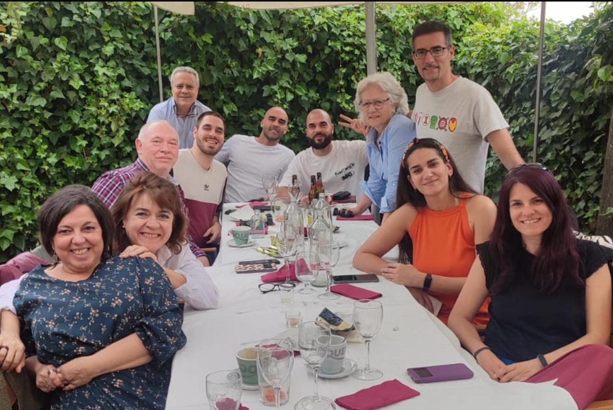 Marcos Olmedo - en el centro de la imagen - en una celebración familiar