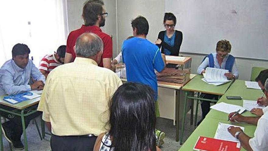 Colas para votar en el colegio de los Dominicos de Toro en las últimas elecciones.