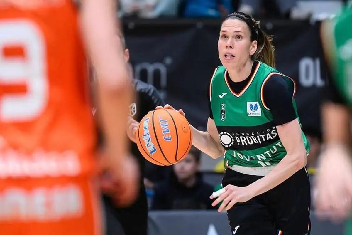 Cruz jugó la última temporada con la Penya y ahora toma el control del baloncesto femenino de club verdinegro