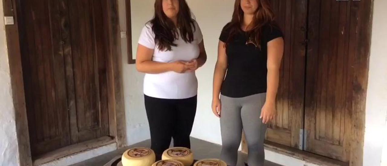 Las gemelas Beatriz y Natalia Mayor, ganadoras del premio al Mejor Queso Curado, en 2016