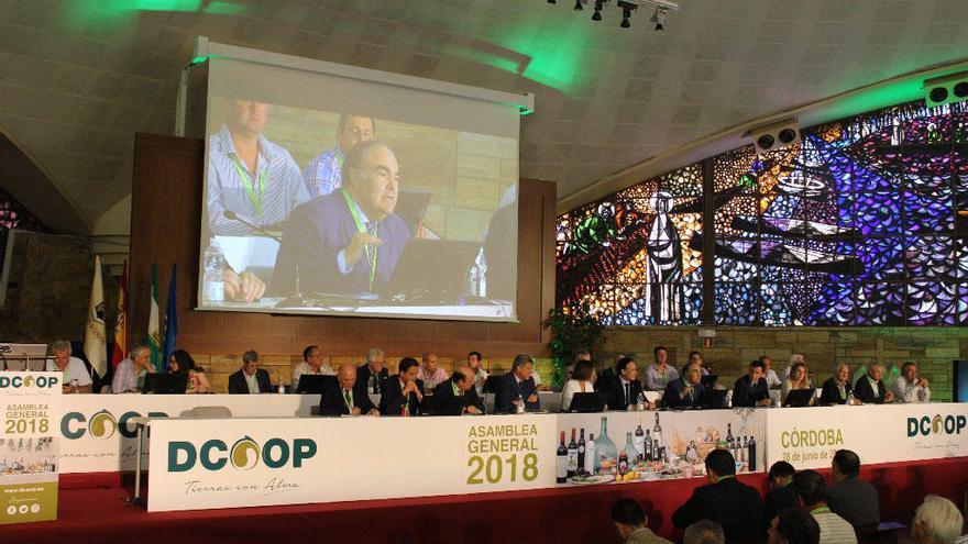 Un momento de la asamblea de Dcoop.