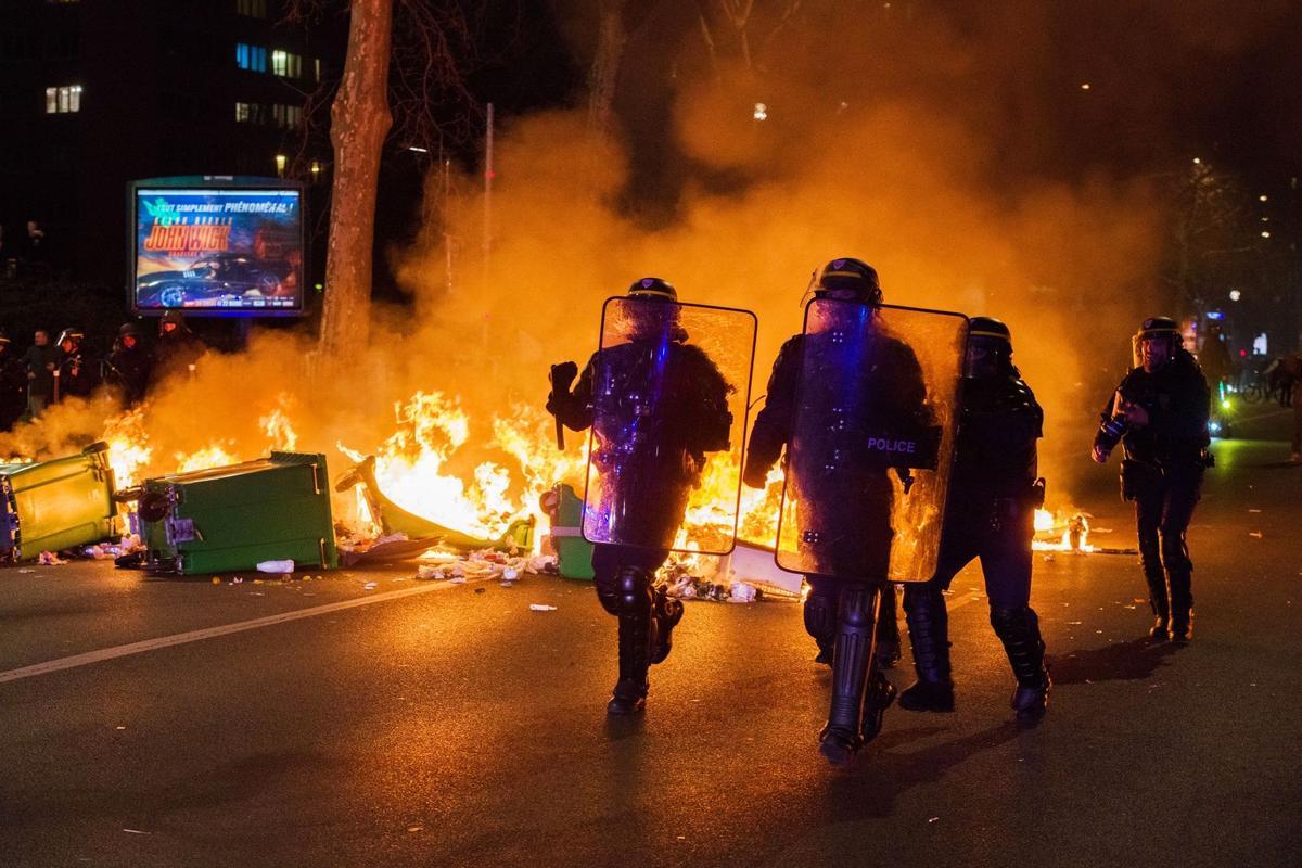 La manifestaciones en París contra la reforma de pensiones se saldan con 122 detenidos