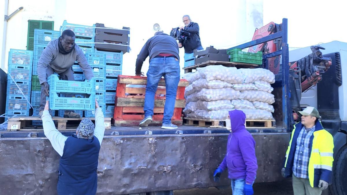 Asaja dona 10 toneladas de productos agrarios, ganaderos y pesqueros a colectivos sociales