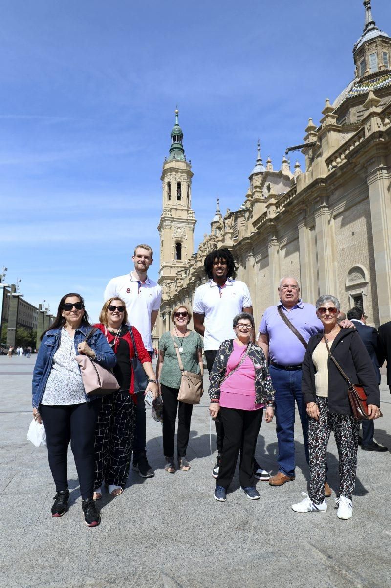 Tradicional ofrenda del Casademont Zaragoza a la Virgen del Pilar