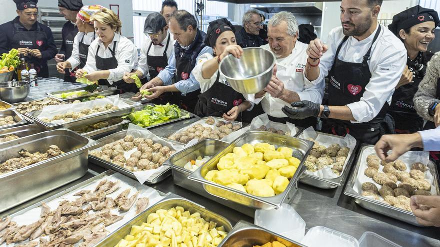 Voluntarios y Estrellas Michelín preparan menús solidarios