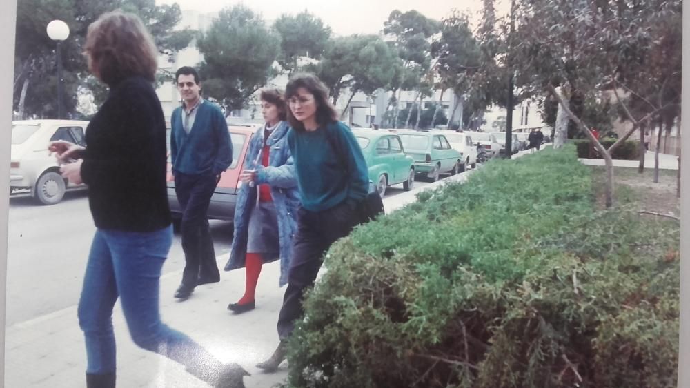 Coches en medio del campus, antes de que este fuera peatonal. 1988