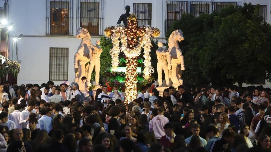 La noche toma el protagonismo en el inicio de las Cruces de Mayo