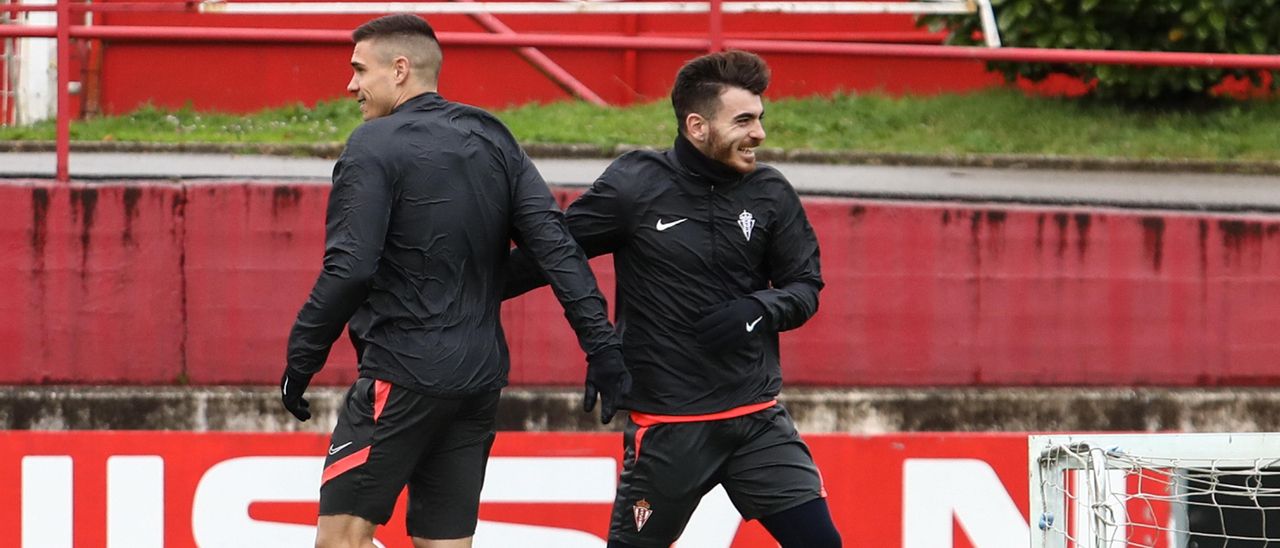 Djuka y Campuzano, en un entrenamiento del Sporting