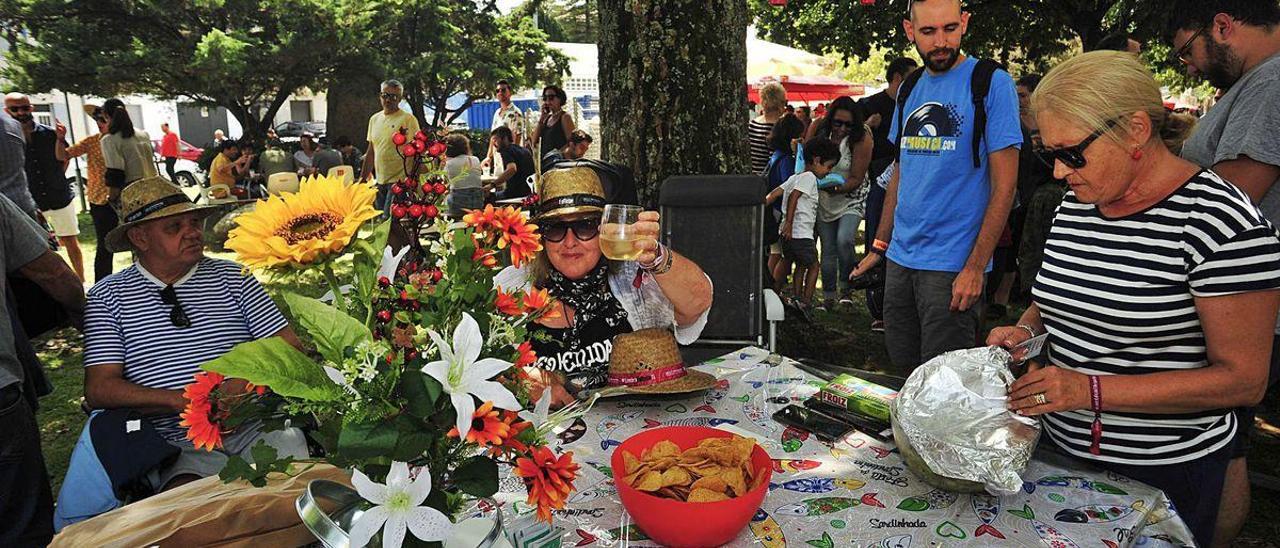 Una imagen de una anterior edición de la fiesta de Revenidas de Vilaxoán, que este año se celebra en conserva.