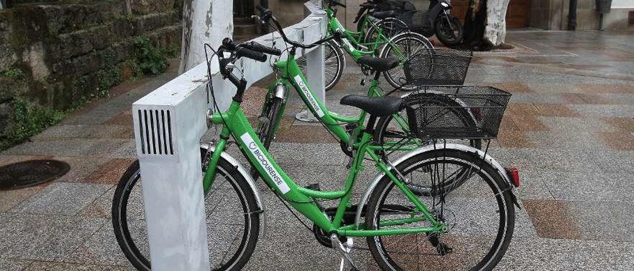 Una de las paradas del servicio de alquiler de bicicletas que tiene el Concello. // Iñaki Osorio