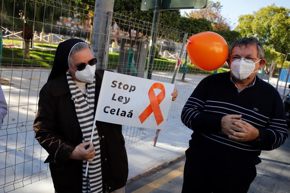 Miles de murcianos protestan en las calles contra la ley Celaá