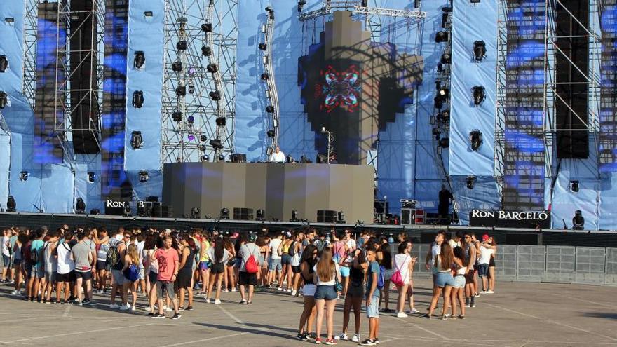 Asistentes al festival, en la Marina Real