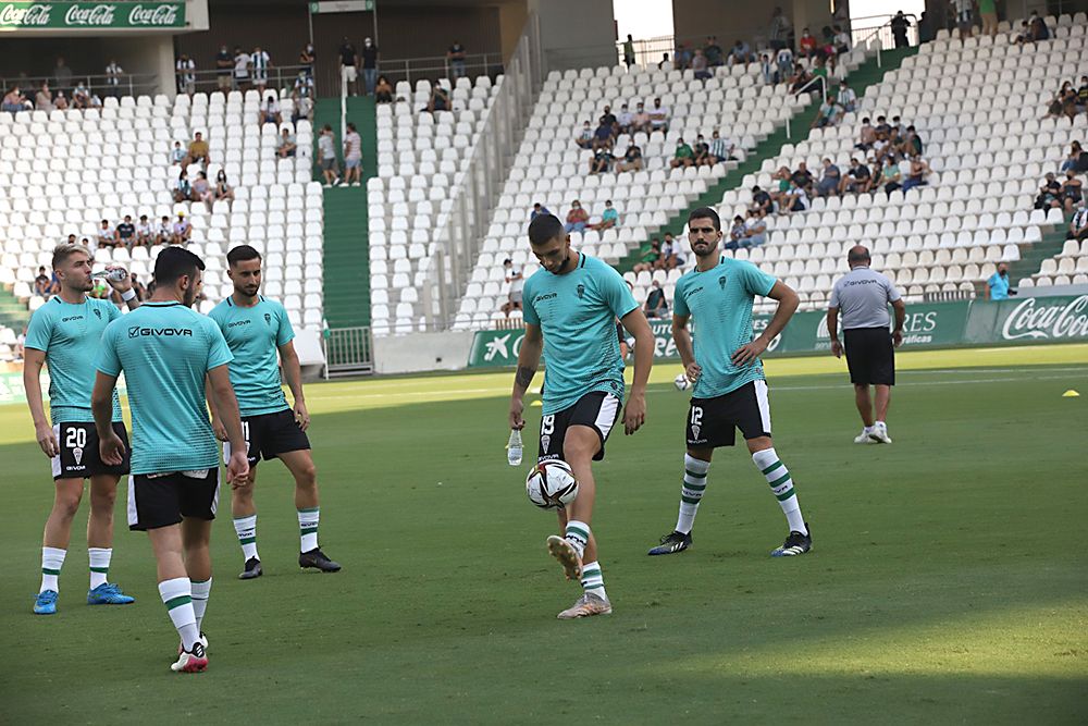 Aficionados asistentes al encuentro Córdoba CF-Cádiz B