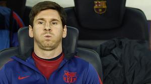 L’estrella blaugrana es va mossegar les ungles sense parar, va esbufegar davant les arribades del PSG i fins i tot es va aixecar de la banqueta en diverses ocasions.