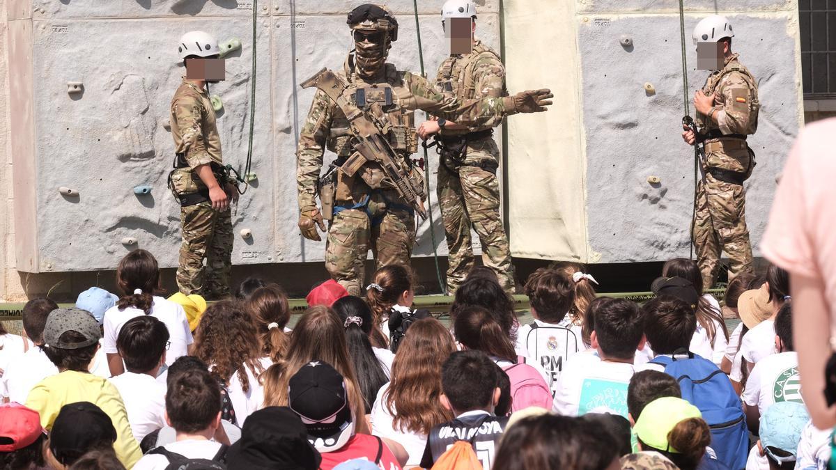 1600 niños de colegios de la provincia visitan la base militar del MOE en Rabasa