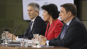 GRAF9628 MADRID, 16/11/2018.-El ministro del Interior, Fernando Grande-Marlaska; la ministra de Educación y Portavoz del Gobierno, Isabel Celaá; y el ministro de Agricultura, Luis Planas, i-d., durante la rueda de prensa posterior al Consejo de MInistros, hoy en el Palacio de La Moncloa.EFE/BALLESTEROS