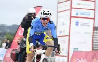 Un emocionado Benjamín Noval, campeón de España cadete de ciclismo contrarreloj