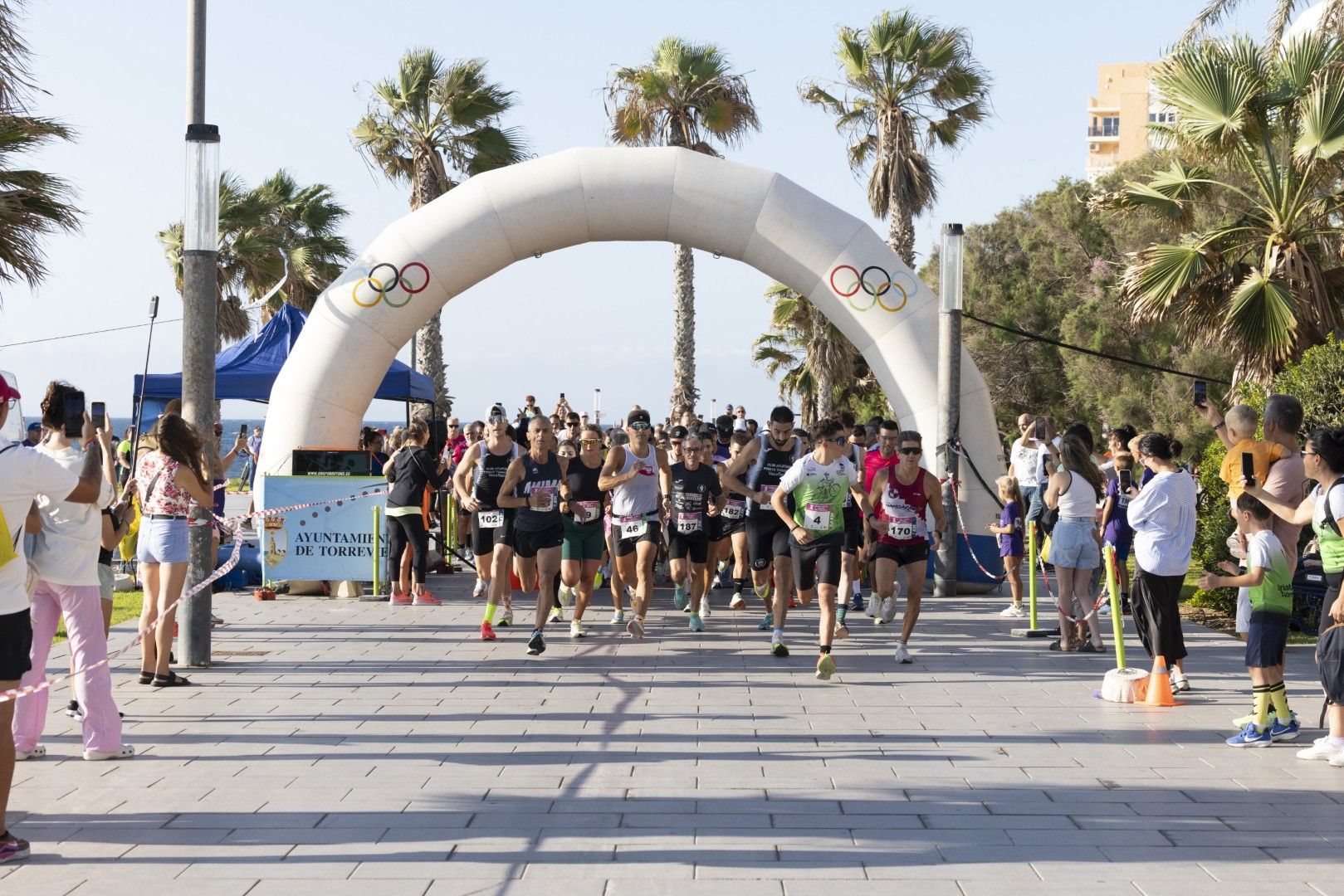 Así fue en imágenes una nueva edición de la carrera solidaria de AFA Torrevieja
