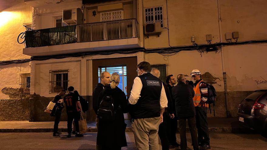 Sesenta desalojados, entre ellos 17 menores, en un barrio de Elx