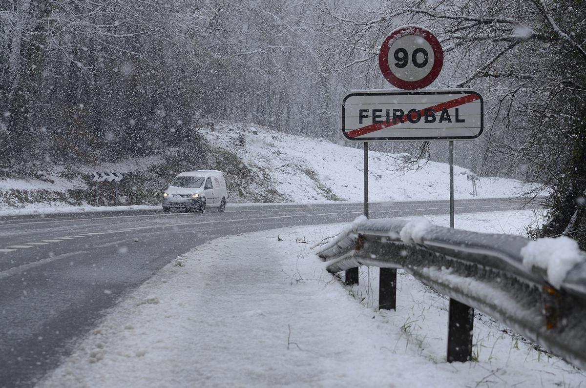 El temporal provoca restricciones en 400 kilómetros de la red principal de carreteras