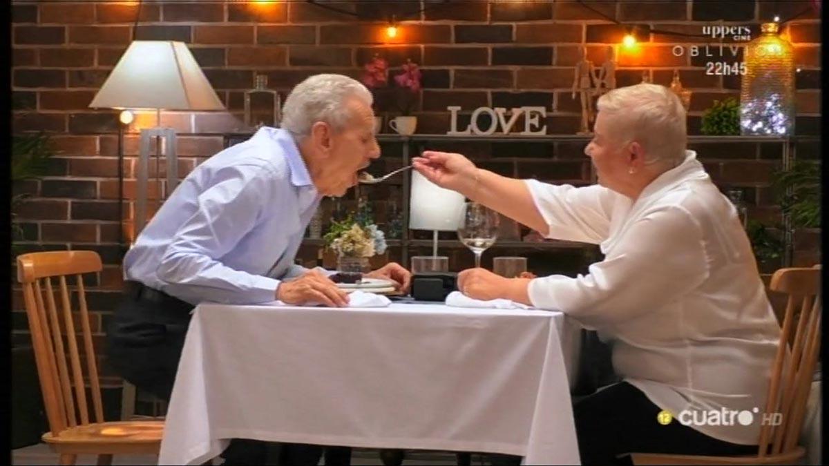 Suman 165 años de edad y rebosan amor. Tú y yo somos tres. Por Ferran Monegal