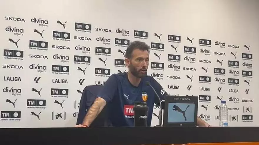 Corberán da la convocatoria para el Valencia - Alavés