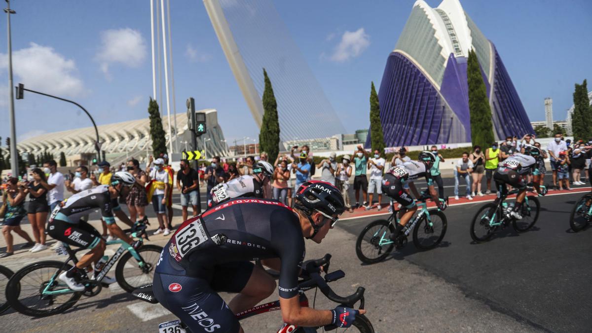 La Vuelta a España recorre Requena y atraviesa Cullera