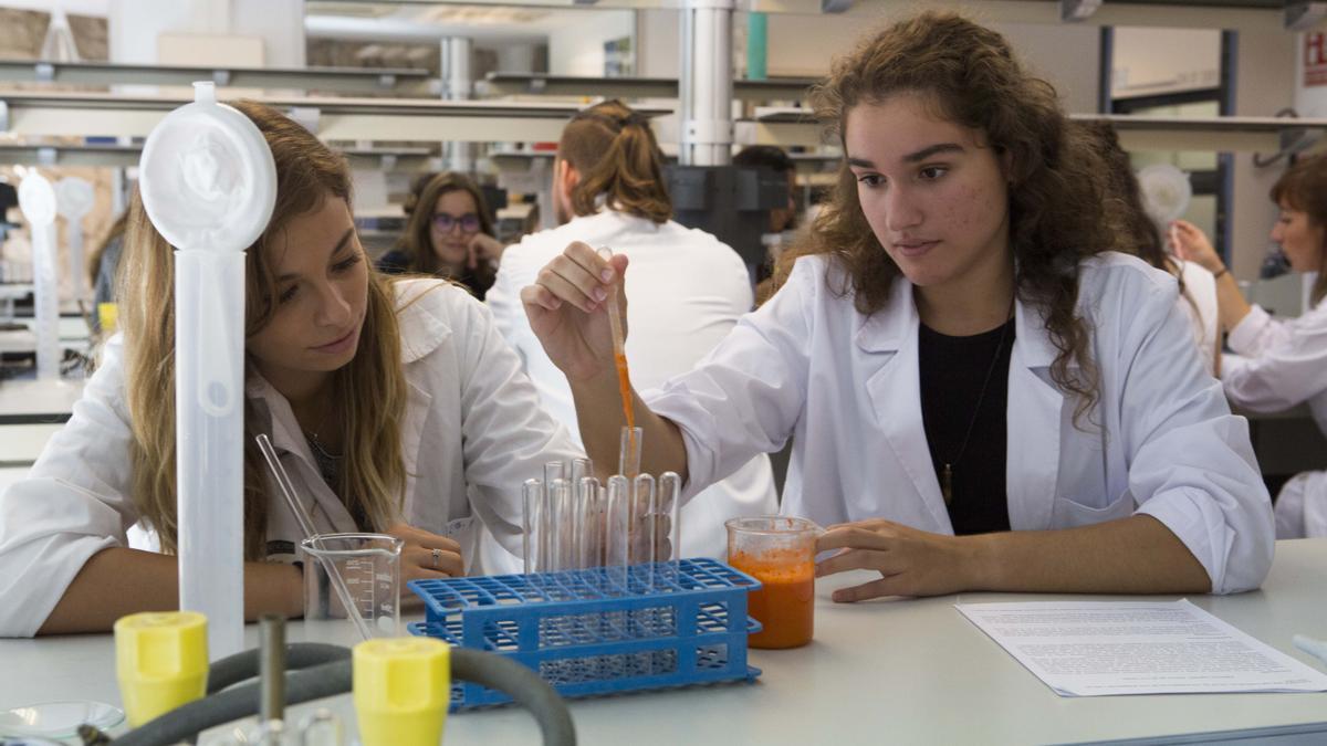 Alumnos del grado de Gastronomia y Artes Culinarias que este curso logrará la primera promoción