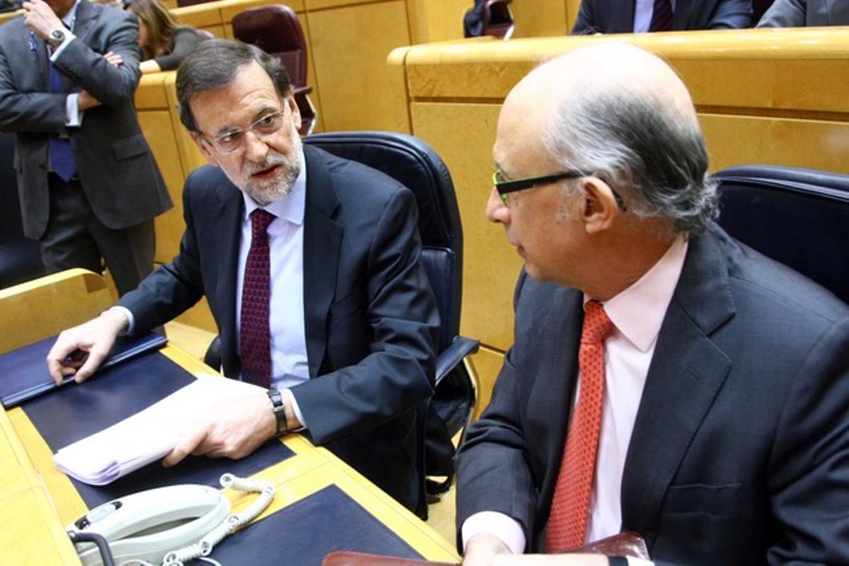 Mariano Rajoy i Cristóbal Montoro, l’abril passat, al Senat. Mariano Rajoy i Cristóbal Montoro, l’abril passat, al Senat.