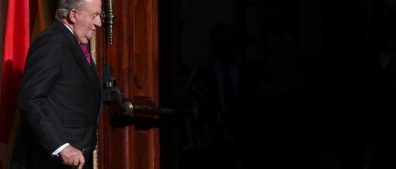 El Rey emérito Juan Carlos I en el exterior del Congreso de los Diputados.