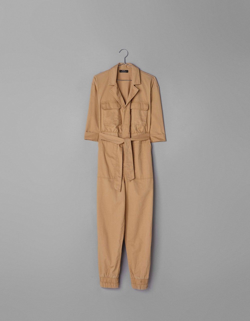 Mono con bolsillos de Bershka. (Precio: 35,99 euros)
