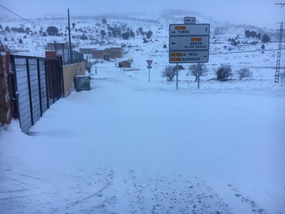 La nieve cubre Los Serranos y el Rincón de Ademuz